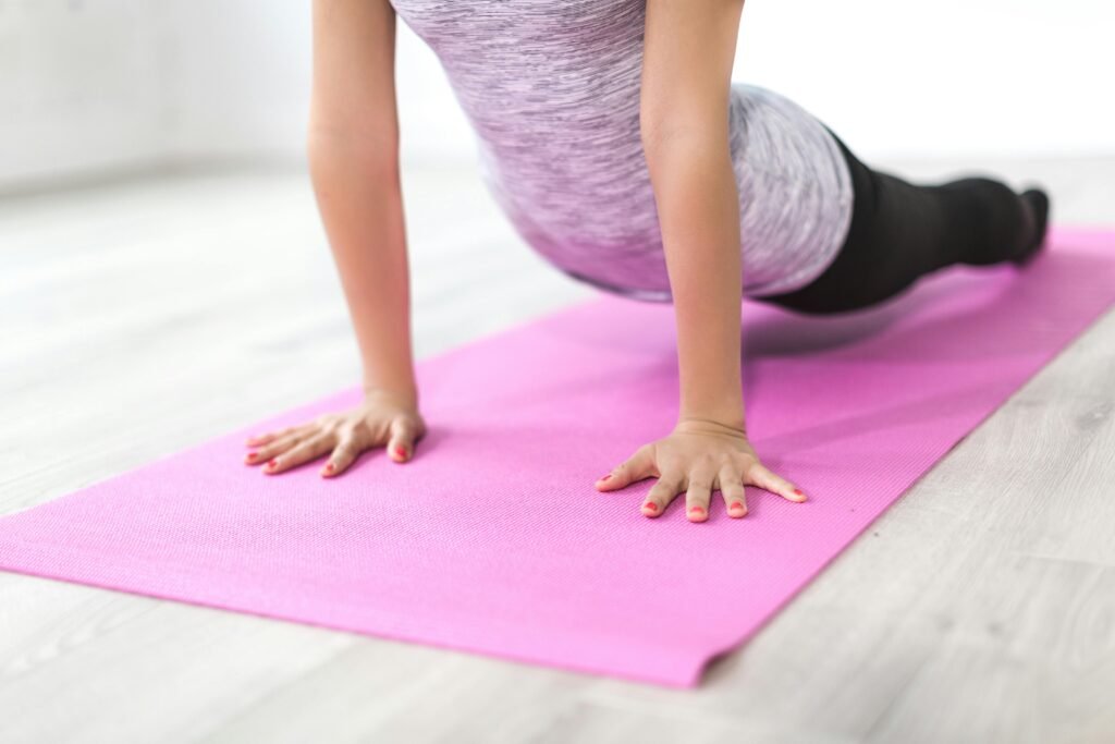 Tapis de yoga illustrant un avis sur un modèle Domyos Decathlon