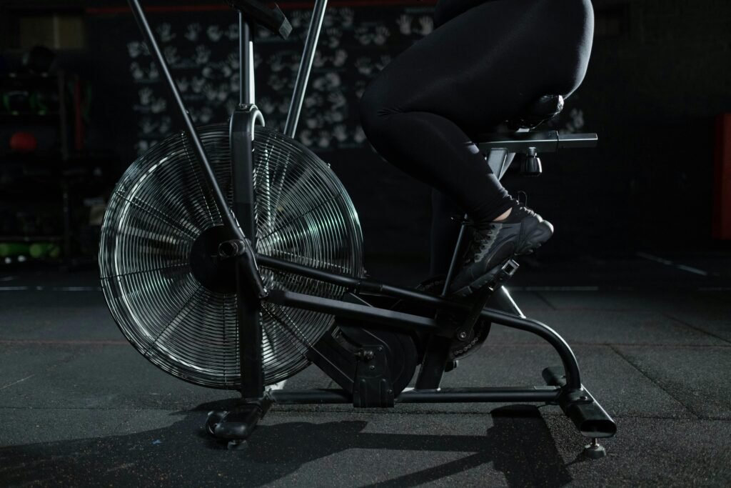 Vélo d’appartement illustrant un avis sur un modèle Decathlon