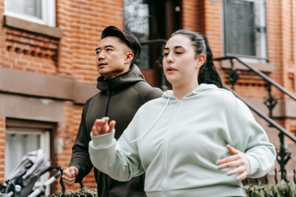 Jogging de sport illustrant un avis sur un modèle Domyos Decathlon