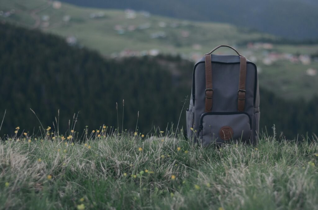 Sac à dos de randonnée en pleine nature, illustration pour un avis sur le Quechua NH100 20L
